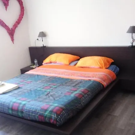 Vely'S Rooms Novara Exterior foto