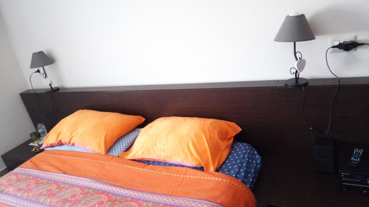 Vely's Privatunterkunft Novara